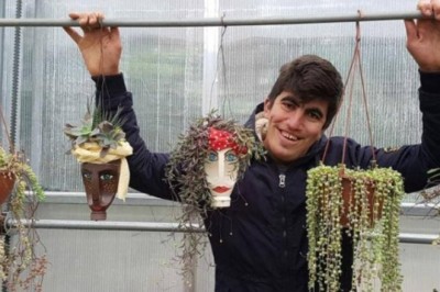 ENGELLERİ AŞTI, KENDİ SERASINI KURDU